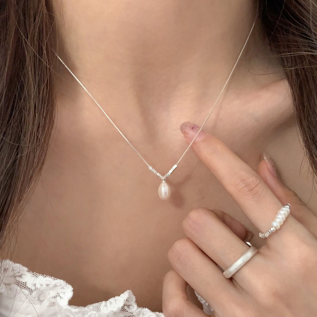 Pearl necklace with silver accents